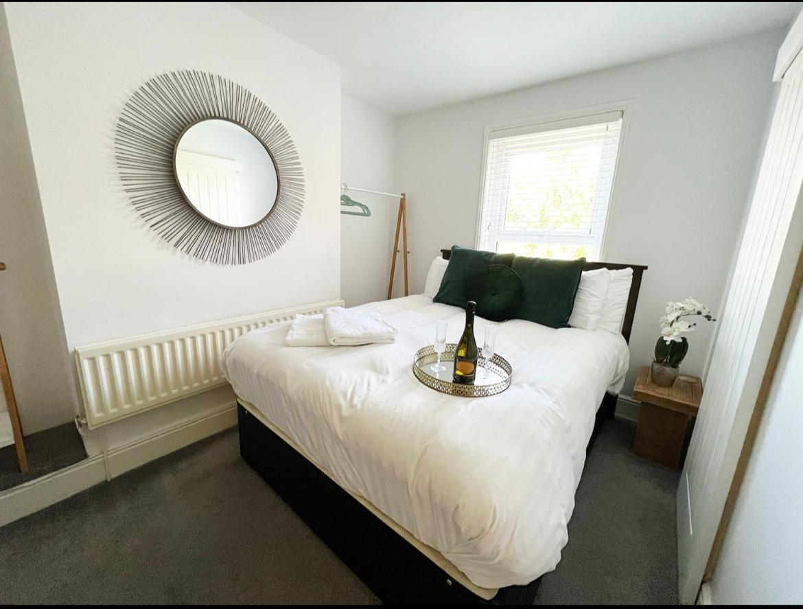 Modern 3 Bed, Heart Of Ashley Cross, 5 Mins To Sandbanks Poole Luaran gambar